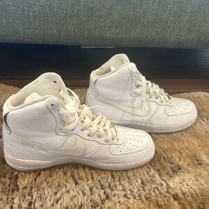 Men’s Nike all white leather shoes